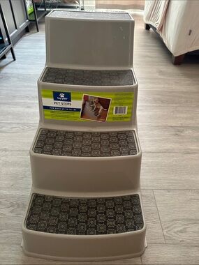 Top Paw Pet Steps in Light Gray with Black Treads
